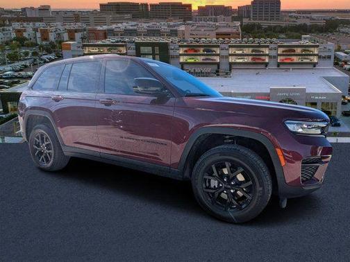 2025 Jeep Grand Cherokee Laredo