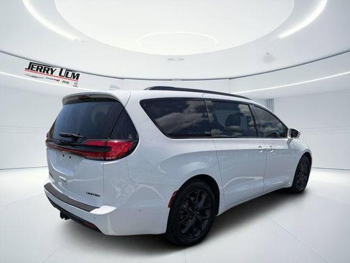 Bright White Clearcoat 2022 Chrysler Pacifica Limited