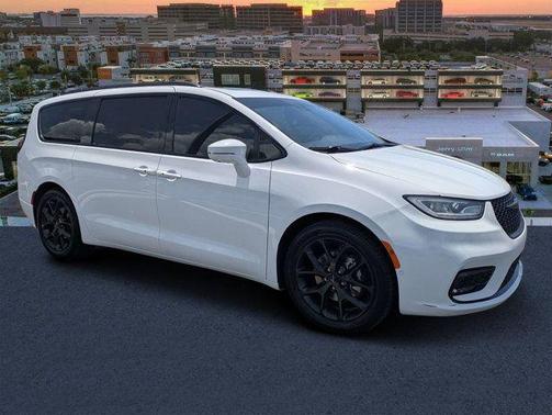 Bright White Clearcoat 2022 Chrysler Pacifica Limited