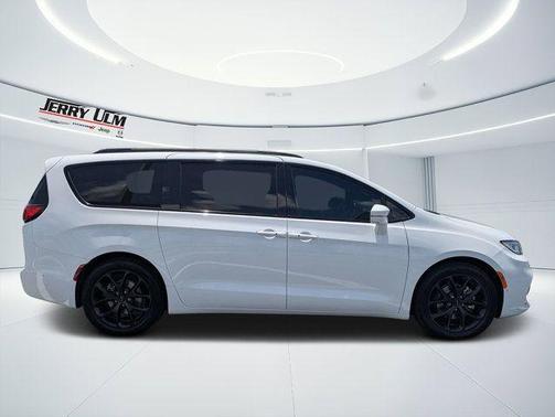 Bright White Clearcoat 2022 Chrysler Pacifica Limited