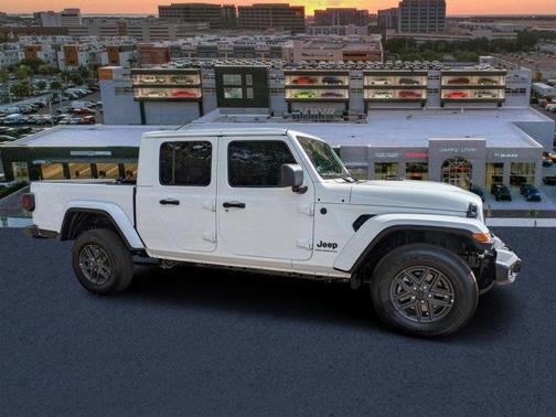 2025 Jeep Gladiator Sport