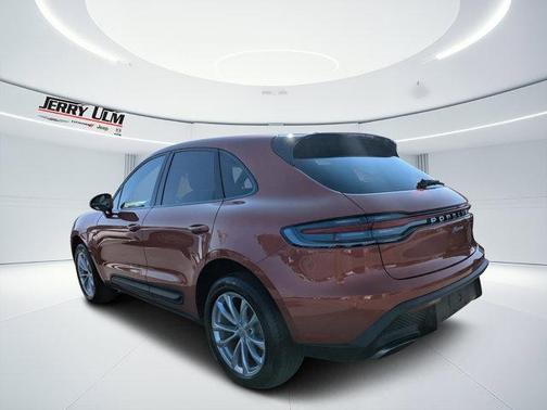 2023 Porsche Macan Base (PDK)