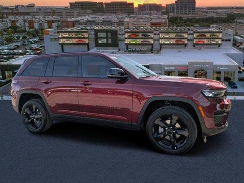2025 Jeep Grand Cherokee Laredo