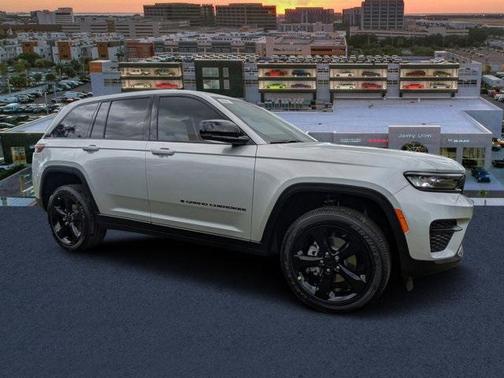 2025 Jeep Grand Cherokee Laredo