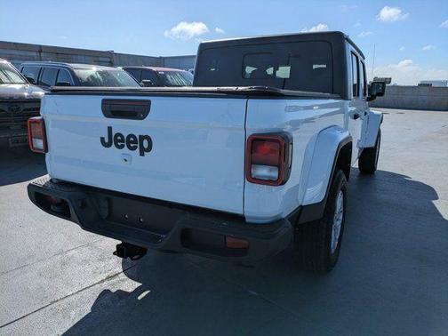 2023 Jeep Gladiator Sport