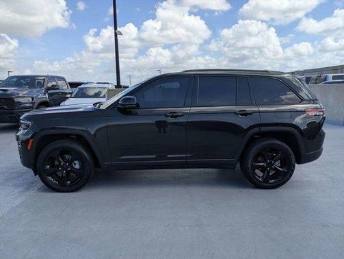 Rocky Mountain Pearlcoat 2023 Jeep Grand Cherokee Limited