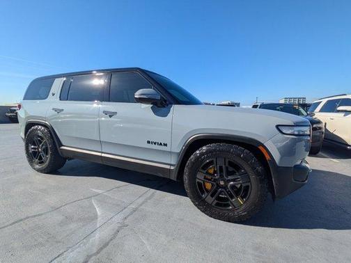 2024 Rivian R1S Adventure Quad Motor Large Pack