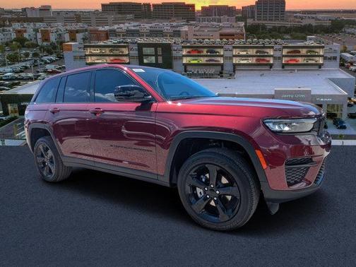 2025 Jeep Grand Cherokee Laredo