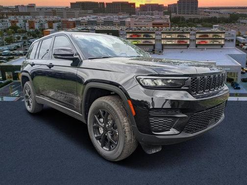 2025 Jeep Grand Cherokee Laredo