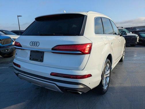 2025 Audi Q7 55 Premium Plus