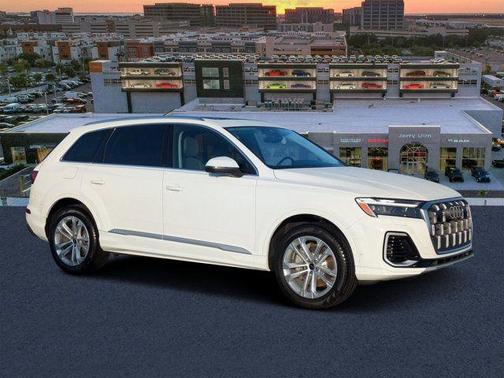 2025 Audi Q7 55 Premium Plus