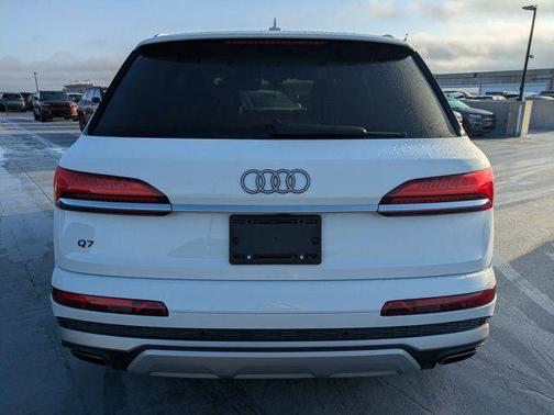 2025 Audi Q7 55 Premium Plus