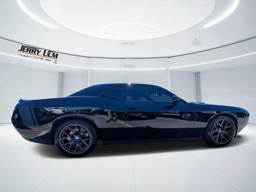 2016 Dodge Challenger 392 Hemi Scat Pack Shaker