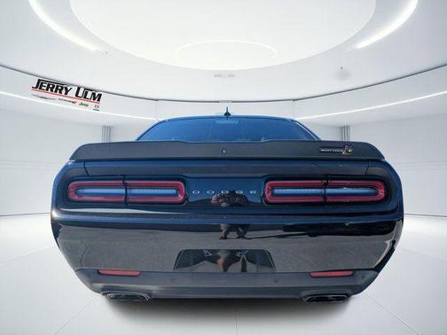 2016 Dodge Challenger 392 Hemi Scat Pack Shaker