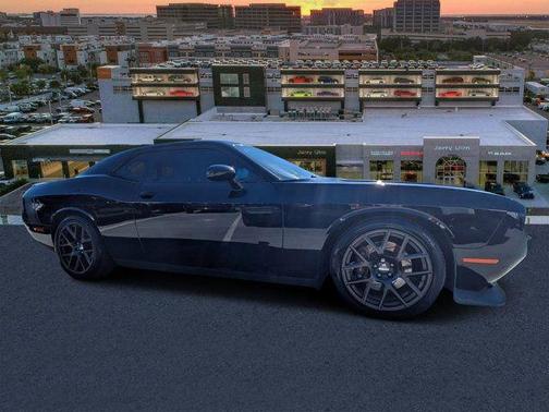 2016 Dodge Challenger 392 Hemi Scat Pack Shaker