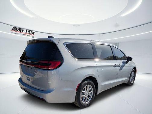 Silver Mist Clearcoat 2026 Chrysler Pacifica Select