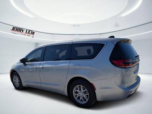 Silver Mist Clearcoat 2026 Chrysler Pacifica Select