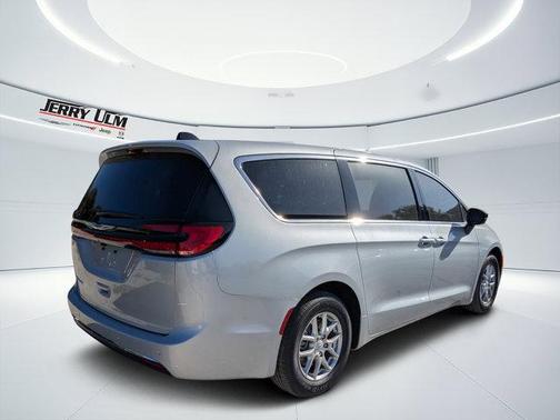 Silver Mist Clearcoat 2026 Chrysler Pacifica Select
