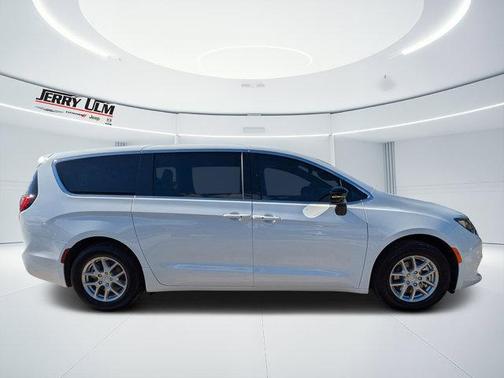 2026 Chrysler Voyager LX