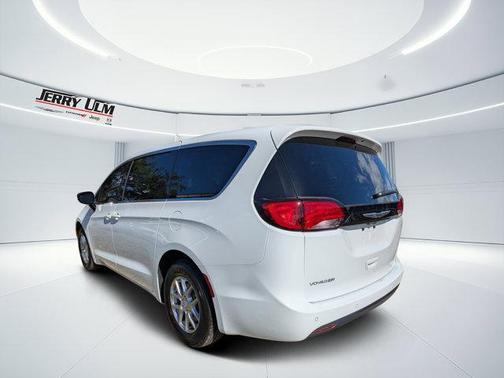 2026 Chrysler Voyager LX