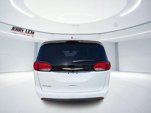 2026 Chrysler Voyager LX