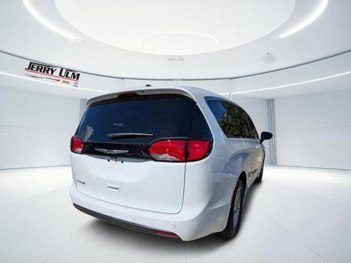 2026 Chrysler Voyager LX