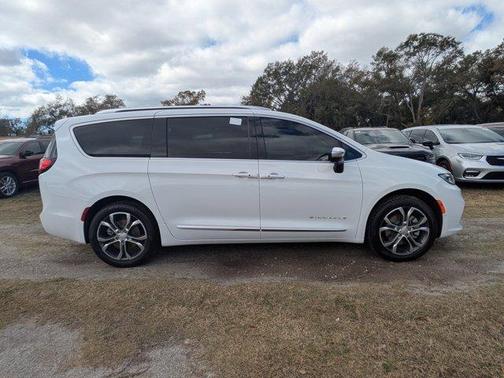 2026 Chrysler Pacifica Pinnacle