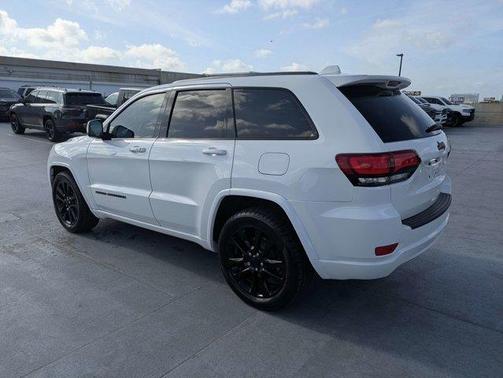 Bright White Clearcoat 2018 Jeep Grand Cherokee Altitude