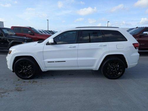 Bright White Clearcoat 2018 Jeep Grand Cherokee Altitude