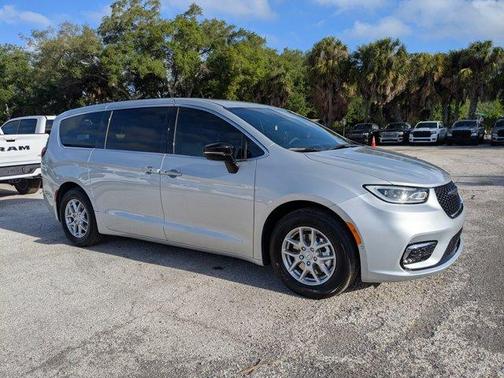 Silver Mist Clearcoat 2026 Chrysler Pacifica Select