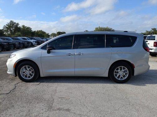 Silver Mist Clearcoat 2026 Chrysler Pacifica Select