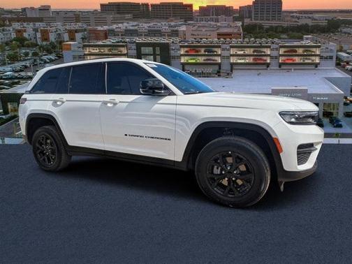 2025 Jeep Grand Cherokee Laredo