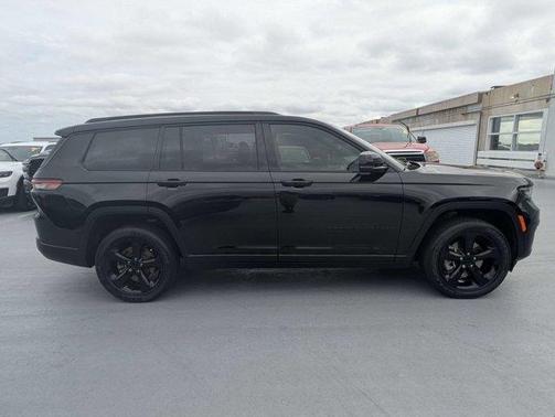 Diamond Black 2023 Jeep Grand Cherokee L Laredo