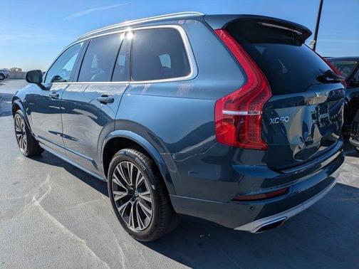 2021 Volvo XC90 T5 Momentum 7 Passenger