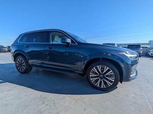 2021 Volvo XC90 T5 Momentum 7 Passenger