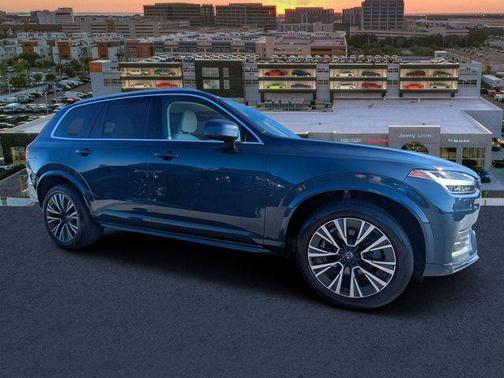 2021 Volvo XC90 T5 Momentum 7 Passenger
