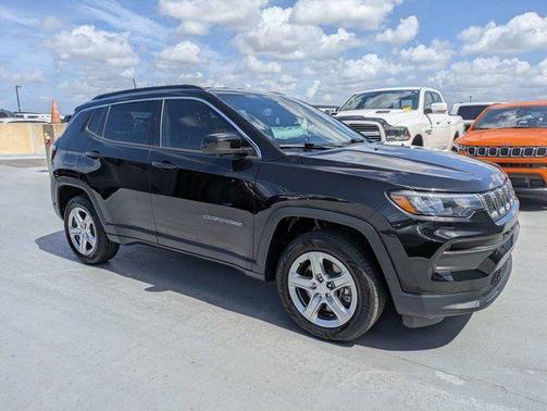 Diamond Black 2023 Jeep Compass Latitude