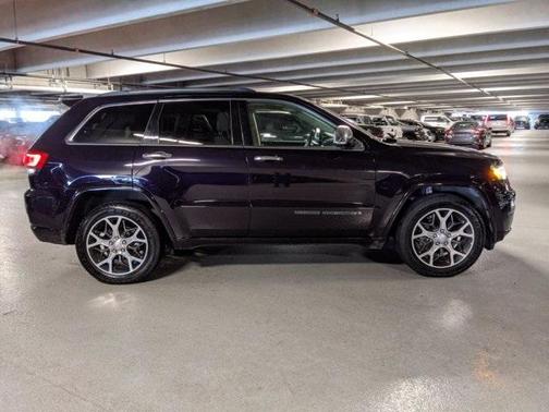 Photo 3 of 28 of 2019 Jeep Grand Cherokee Overland