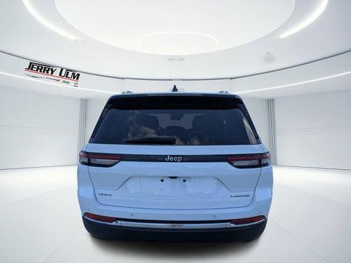 Bright White Clearcoat 2023 Jeep Grand Cherokee Laredo