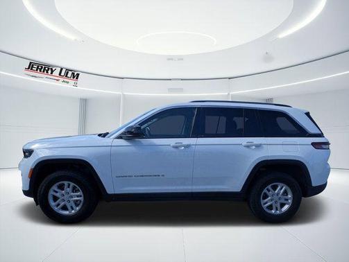 Bright White Clearcoat 2023 Jeep Grand Cherokee Laredo