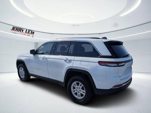 Bright White Clearcoat 2023 Jeep Grand Cherokee Laredo