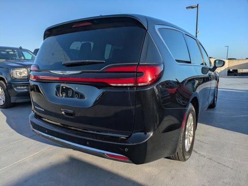 2024 Chrysler Pacifica Touring-L
