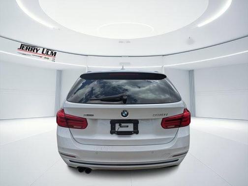 2017 BMW 330 i xDrive