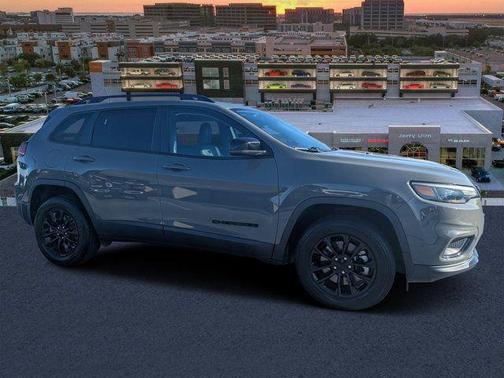 2023 Jeep Cherokee Altitude Lux