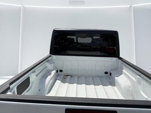 Bright White Clearcoat 2025 Jeep Gladiator Mojave
