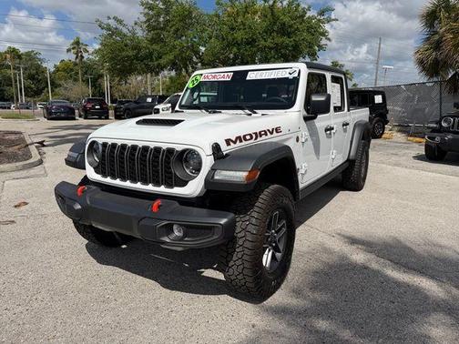 Bright White Clearcoat 2025 Jeep Gladiator Mojave