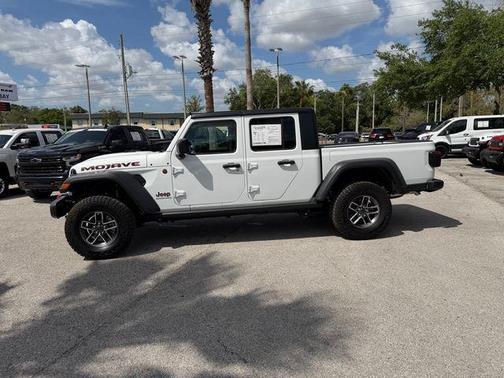 Bright White Clearcoat 2025 Jeep Gladiator Mojave
