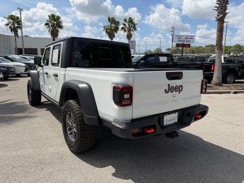 Bright White Clearcoat 2025 Jeep Gladiator Mojave