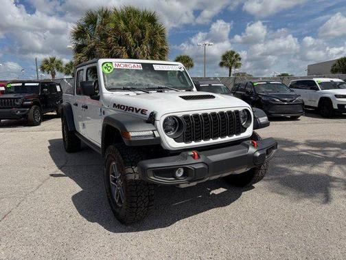 Bright White Clearcoat 2025 Jeep Gladiator Mojave