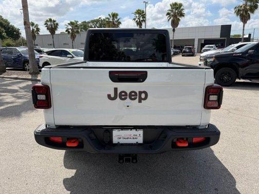 Bright White Clearcoat 2025 Jeep Gladiator Mojave